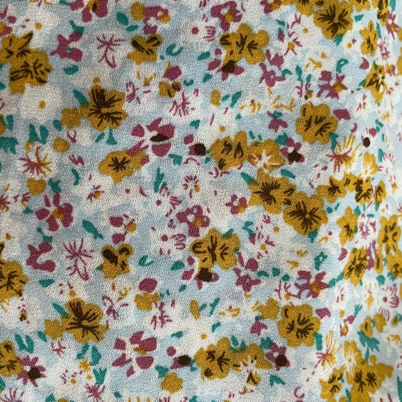 Carolina Belle Floral Blouse w/ tie neck & elastic cuffs Plus size - 1X - Picture 5 of 6